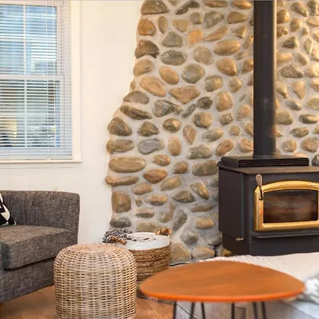 Summit Sanctuary! Redwoods! Fire Table!! Bbq Grill! Fast Wifi!! Dog Friendly! Villa